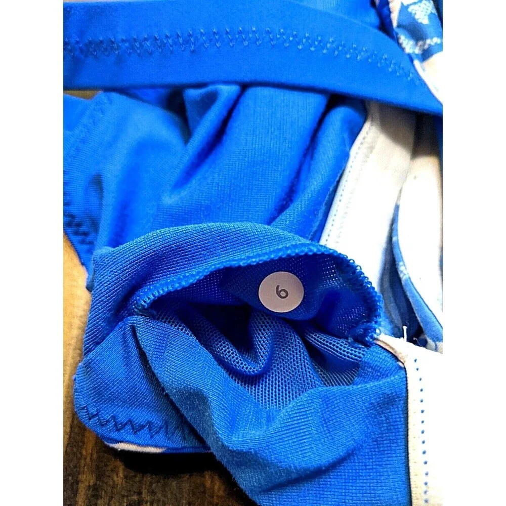 Lululemon Women's With Built In Bra Blue/White Flowers Top Blouse Sz 6